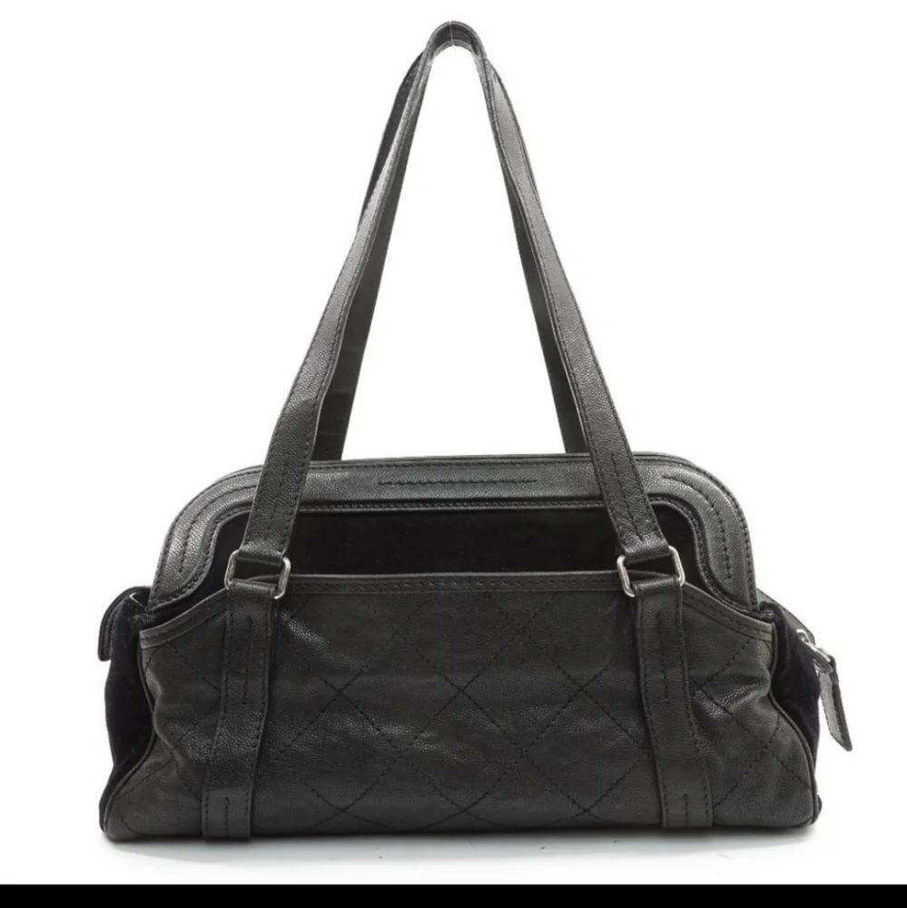 💎CHANEL Large Quilted Black Leather Shoulder bag - Picture 4 of 15